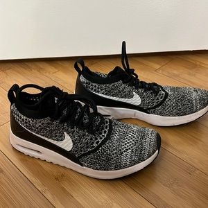 Nike air max black & white flyknit 7